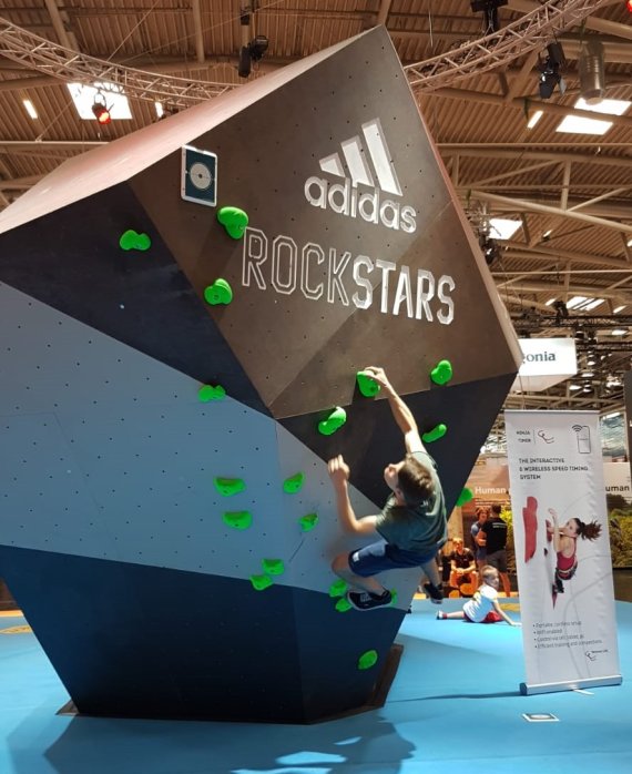 In der Fokus Area Climbing-Hub der OutDoor by ISPO können Besucher verschiedene Routen setzen und ausprobieren. 