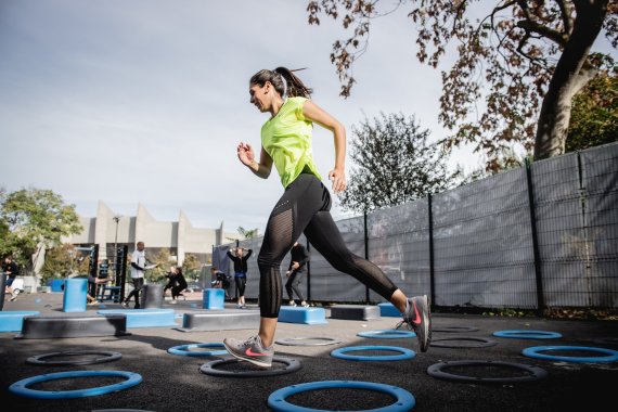 Ein Personal Trainer hilft auch dabei, fehlende Kondition oder Muskulatur aufzubauen.