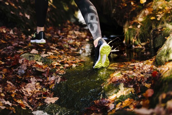 Die RB9X® Gummimischung ist die Sohlenlösung für anspruchsvolle Trails, nasse Felsen und rutschige Wege. Der griffige Gummi macht auch bei der Haltbarkeit keine Kompromisse, sondern entspricht dem empfohlenen Standard für Asphaltschuhe. 