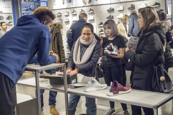 Laufschuhe kaufen: Beratung bleibt der Trumpf im Sportfachhandel.