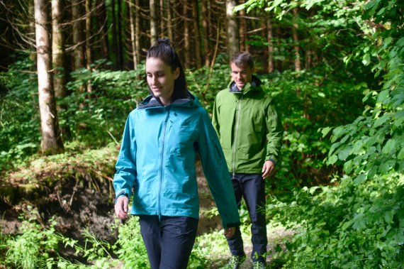 Ein Hiking-Trip durch die Natur hilft beim Abschalten, bestenfalls lässt man dabei den Alltagstrott einfach hinter sich.