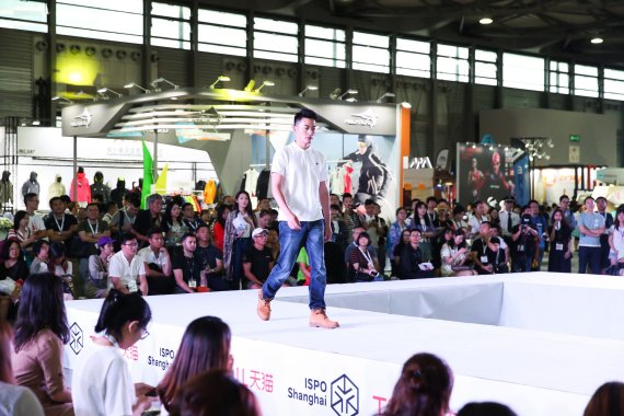 Internationale und nationale Marken präsentierten ihre neuesten Styles auf der Tmall Fashionshow.