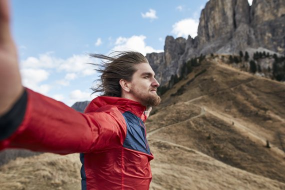 Die Jacke der Zukunft als Alleskönner: Heizelement, GPS-Antenne oder mobiles Labor