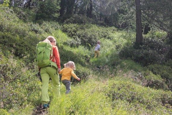 Being outdoors playfully promotes the health and personality development of children.