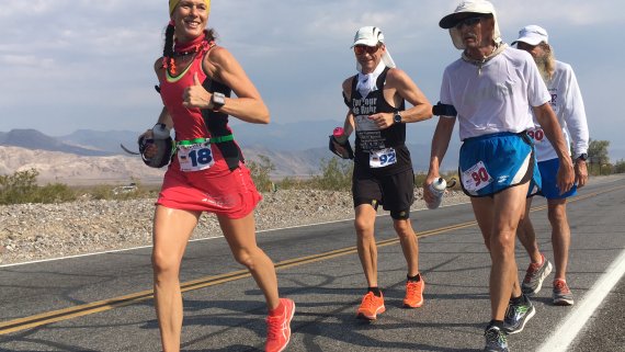 Ultra-Läufer aus aller Welt treffen sich beim Badwater Ultramarathon.