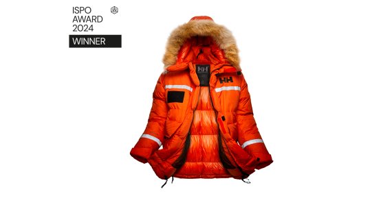 Orangene Jacke mit Award Winner Titel