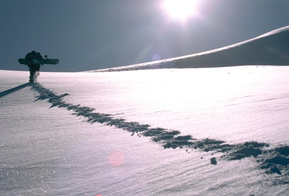 Board als Last beim Aufstieg? Nicht mit dem Splitboard.