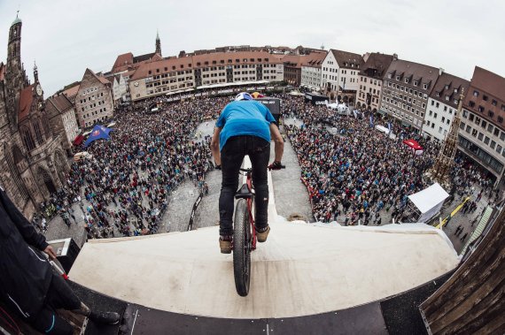 The Red Bull District Ride 2017 was the final of the FMB Diamond Series 2017.