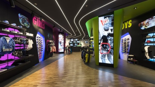 The sports shoe store Just Play in Verona was created in collaboration with Nike.