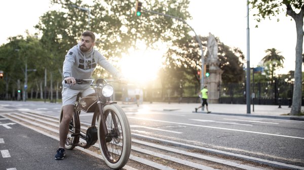 Laut CMO Mark Ngauv interessiert das Ruffian „oft ältere Männer, die auch einen Oldtimer in der Garage stehen haben. Sie verlieben sich und wollen es sofort haben.“