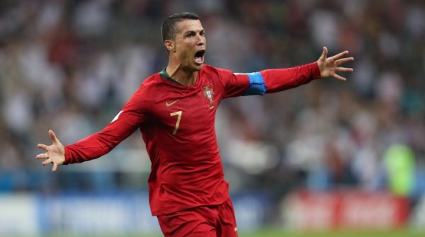 Cristiano Ronaldo jubelt zurecht. Er ist die Nummer eins unter den Social-Media-Stars der WM, mit knapp 127 Millionen Followern bei Instagram, über 122 Millionen Likes bei Facebook und 73 Millionen Fans bei Twitter. Mit kumuliert 322,7 Millionen Followern führt er das Ranking der WM-Teilnehmer deutlich an. CR7 hat fast 120 Millionen mehr Social-Media-Fans als der zweitbeste Fußballer Neymar.