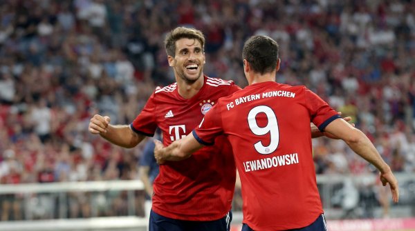 Das einzige Adidas-Team: der FC Bayern mit Javí Martinez (l.) und Robert Lewandowski.