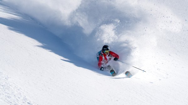 Powder is fun - freeride professional Sandra Lahnsteiner in Sportgastein.